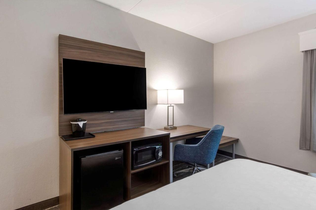 Clarion Pointe Charlottesville Extérieur photo