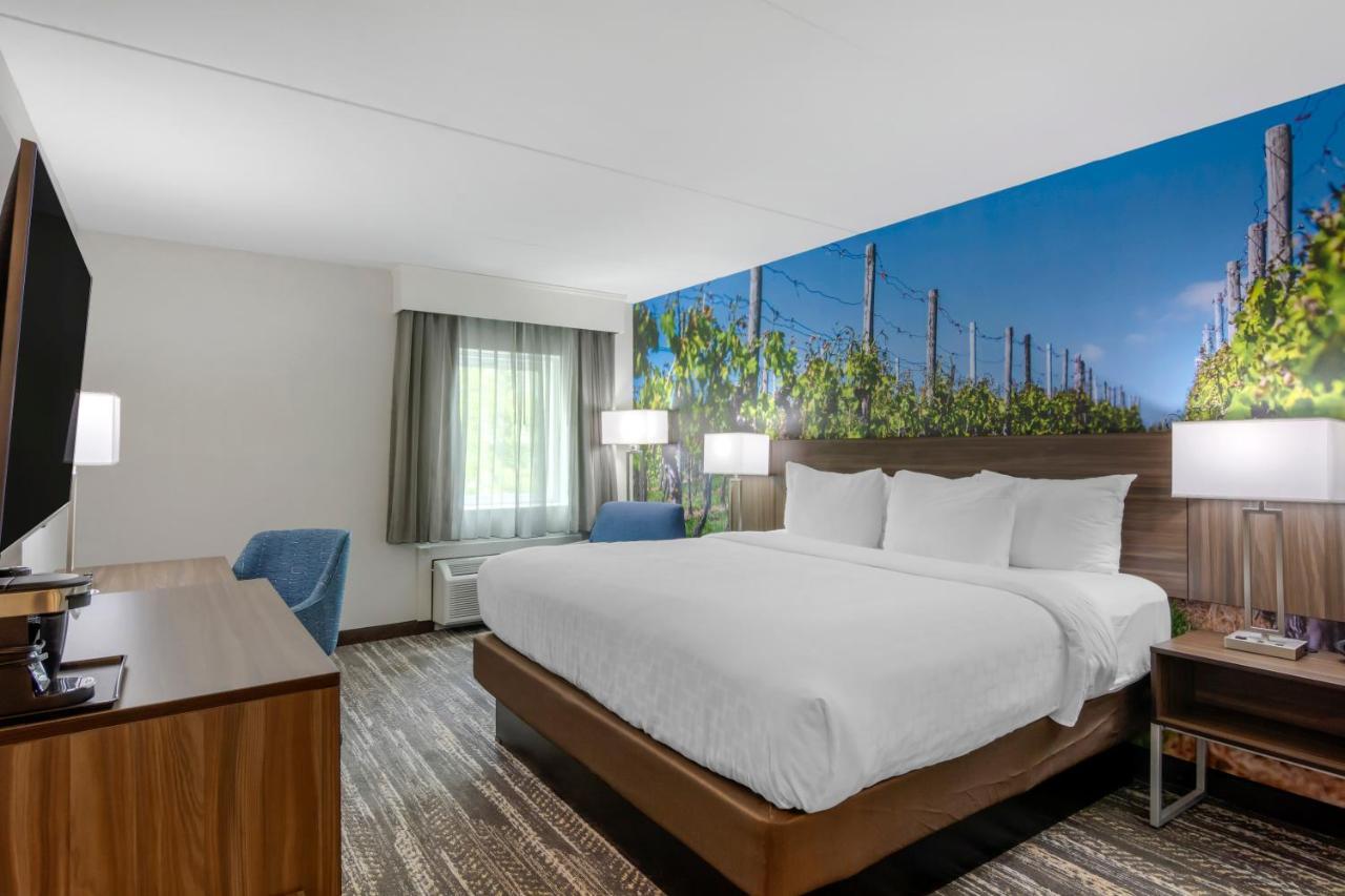 Clarion Pointe Charlottesville Extérieur photo