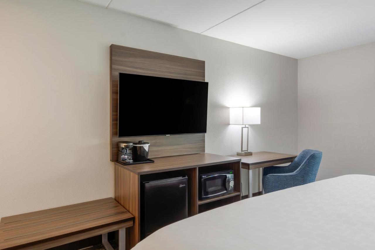 Clarion Pointe Charlottesville Extérieur photo