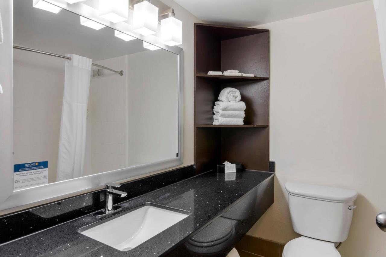 Clarion Pointe Charlottesville Extérieur photo