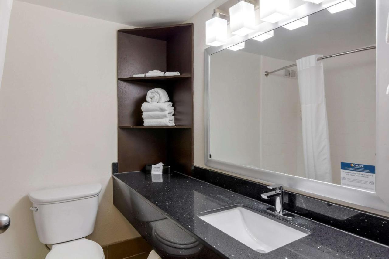 Clarion Pointe Charlottesville Extérieur photo