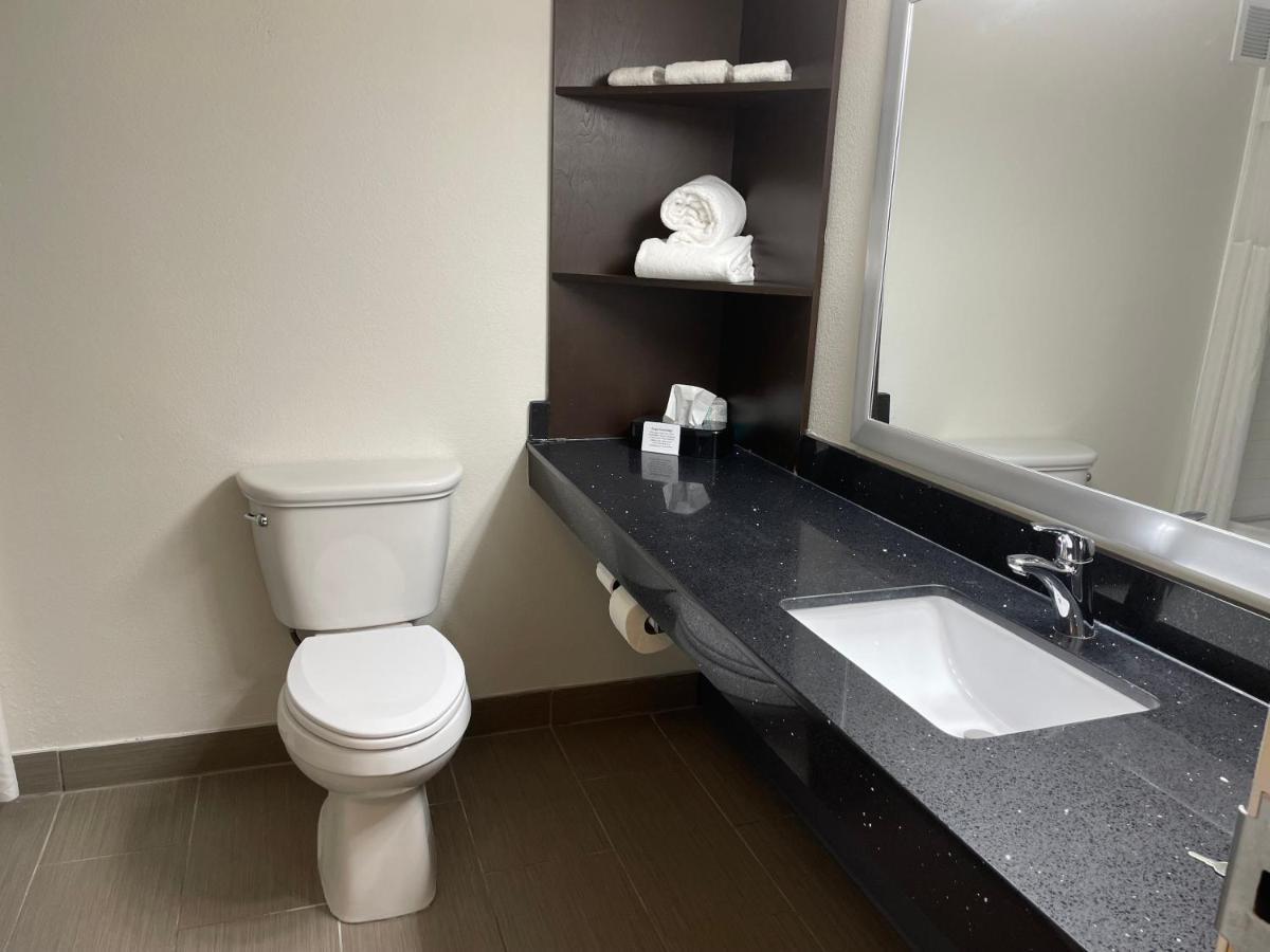 Clarion Pointe Charlottesville Extérieur photo