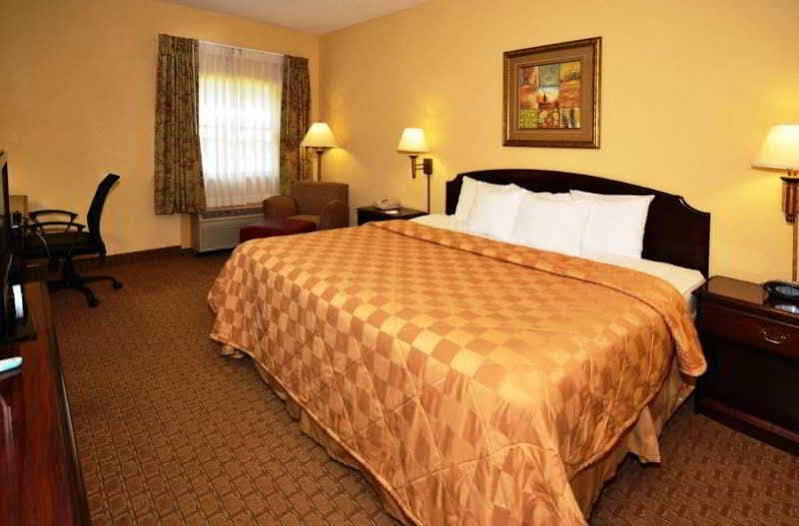 Clarion Pointe Charlottesville Extérieur photo